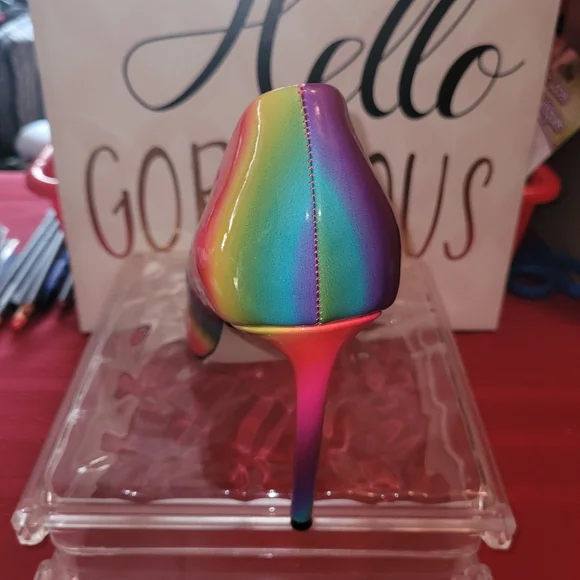 Beautiful rainbow colored shoes - Picture 4 of 6